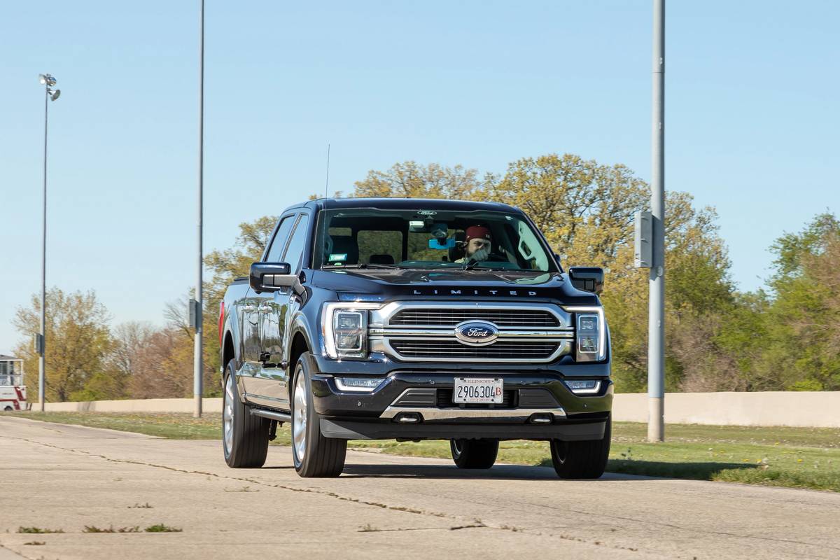 ford-f-150-hybrid-supercrew-limited-2021--02-blue--dynamic--exterior--front.jpg