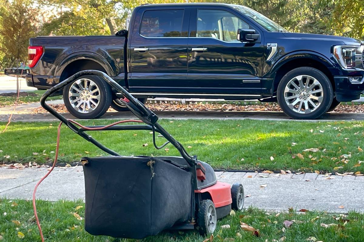 ford-f-150-hybrid-supercrew-limited-2021-01-charging_exterior_profile
