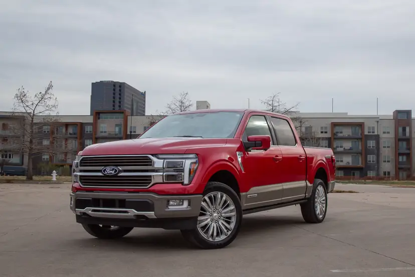 ford-f-150-king-ranch-hybrid-2026-01-exterior-front-angle