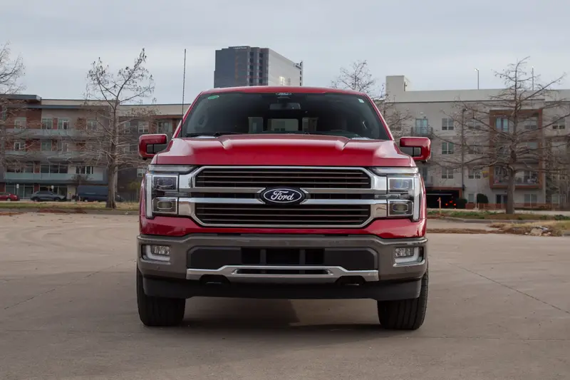 ford-f-150-king-ranch-hybrid-2026-02-exterior-front
