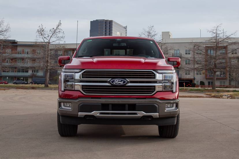 ford-f-150-king-ranch-hybrid-2026-02-exterior-front