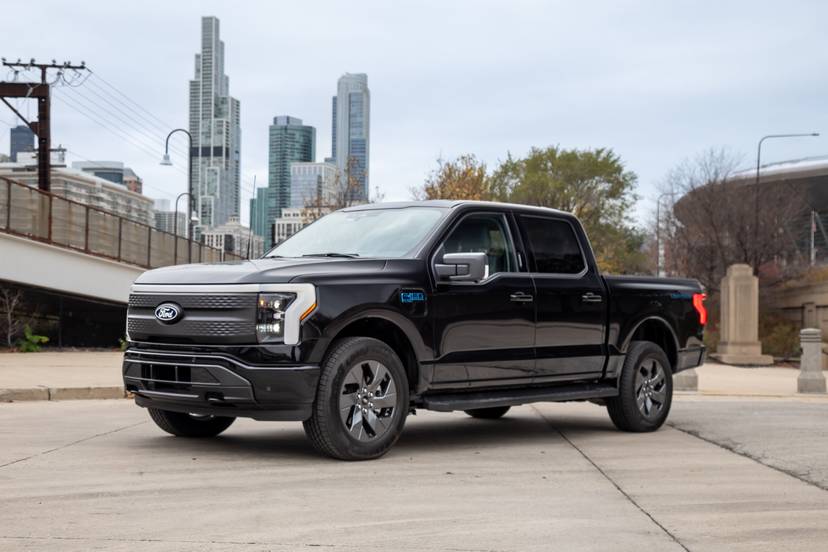 ford-f-150-lightning-flash-2024-02-exterior-front-angle