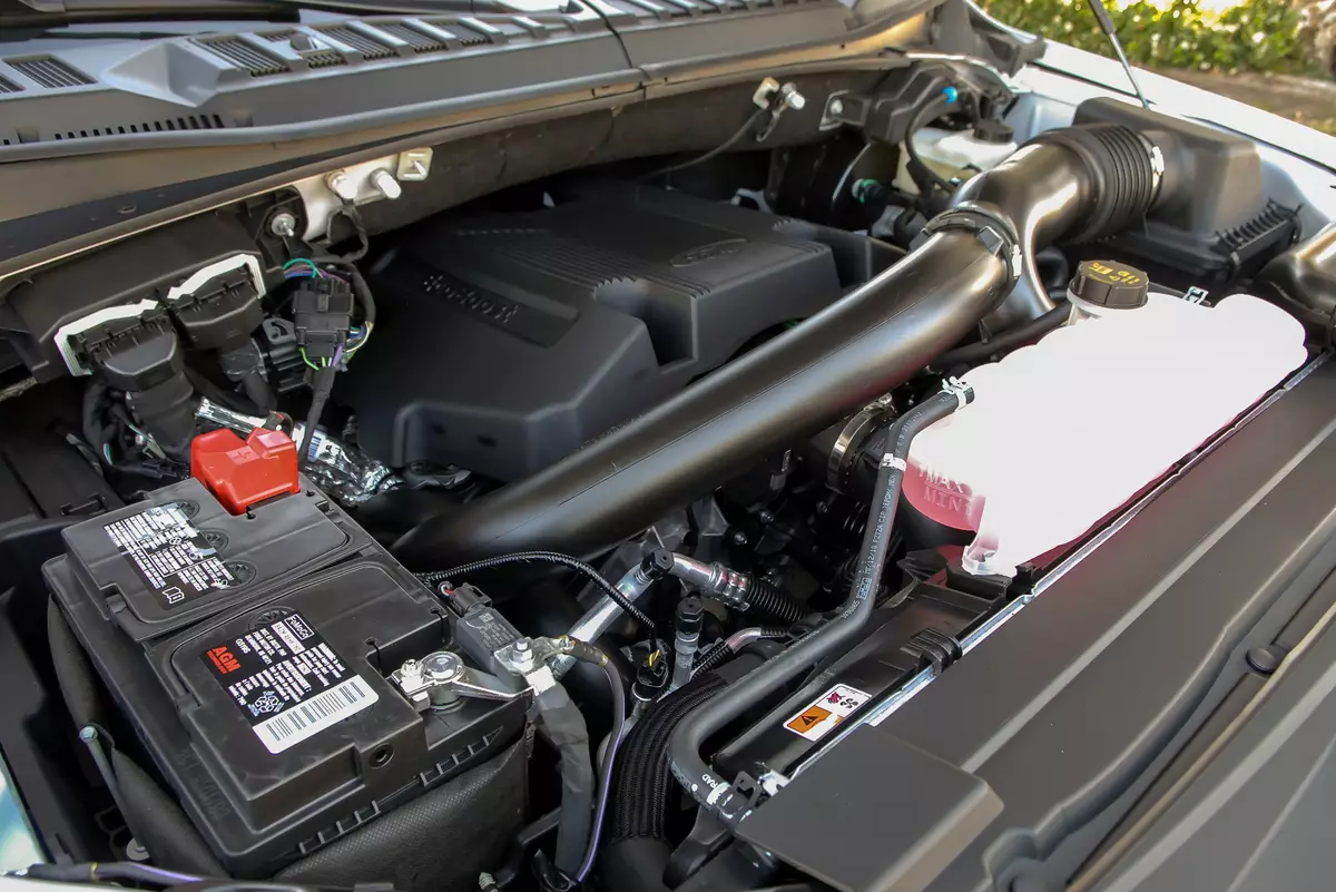 福特f - 150 - 2019 - 06 -引擎——exterior.jpg有限