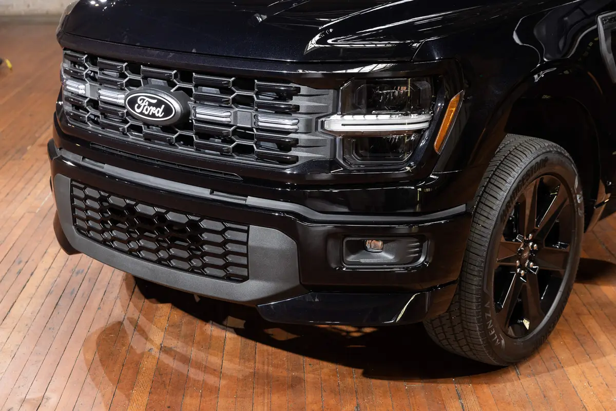 ford f 150 lobo 2025 05 exterior headlight 1 jpg