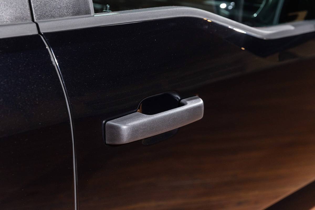 ford f 150 lobo 2025 12 exterior door controls 1 jpg
