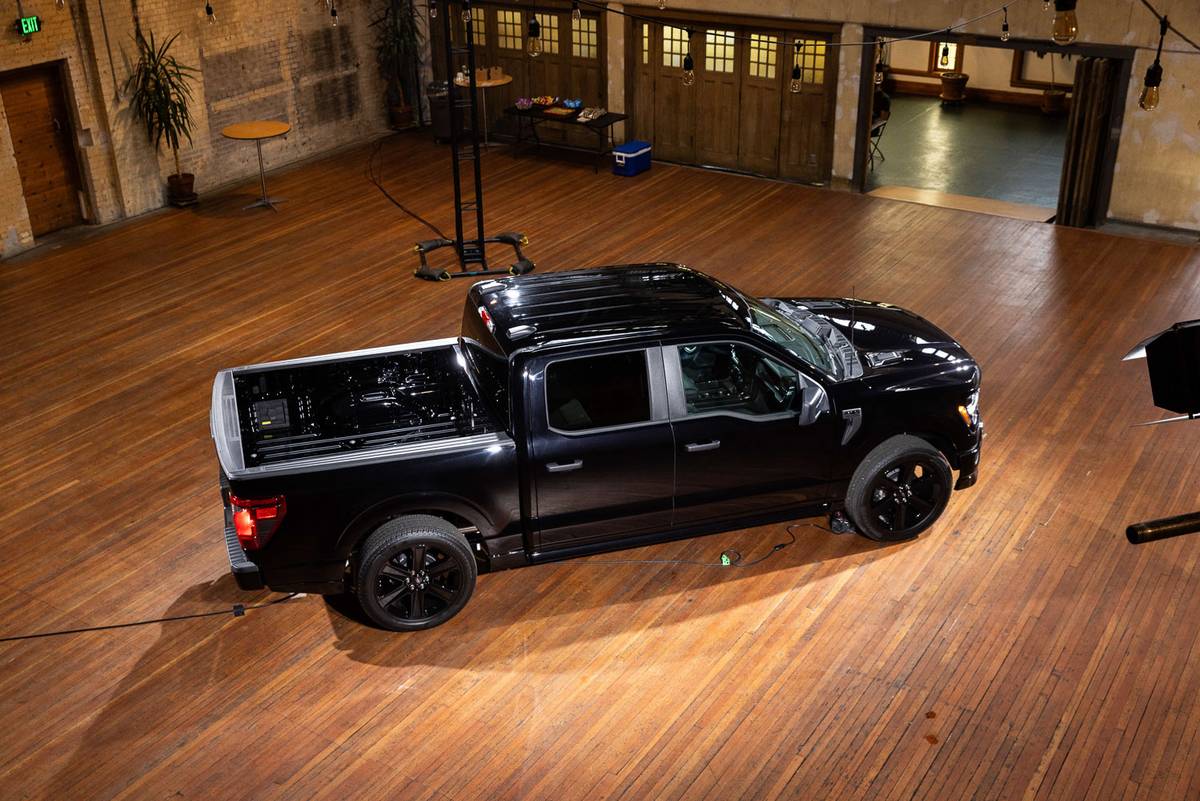 ford f 150 lobo 2025 13 exterior rear angle 1 jpg