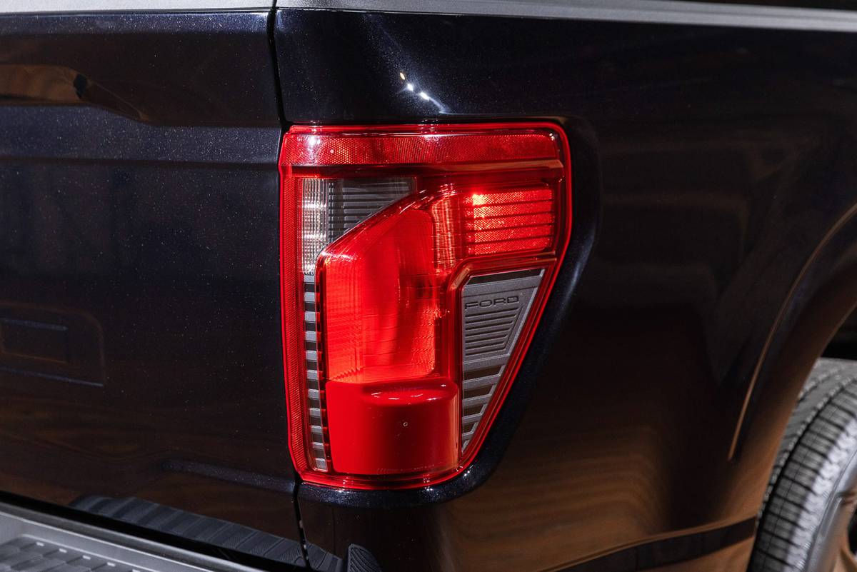ford f 150 lobo 2025 19 exterior taillight 1 jpg