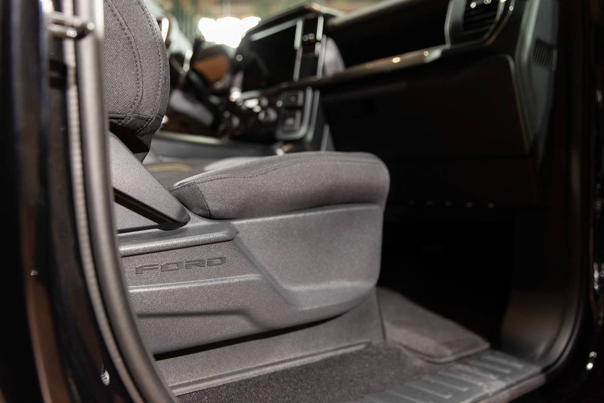 ford f 150 lobo 2025 30 interior front row seat 1 jpg