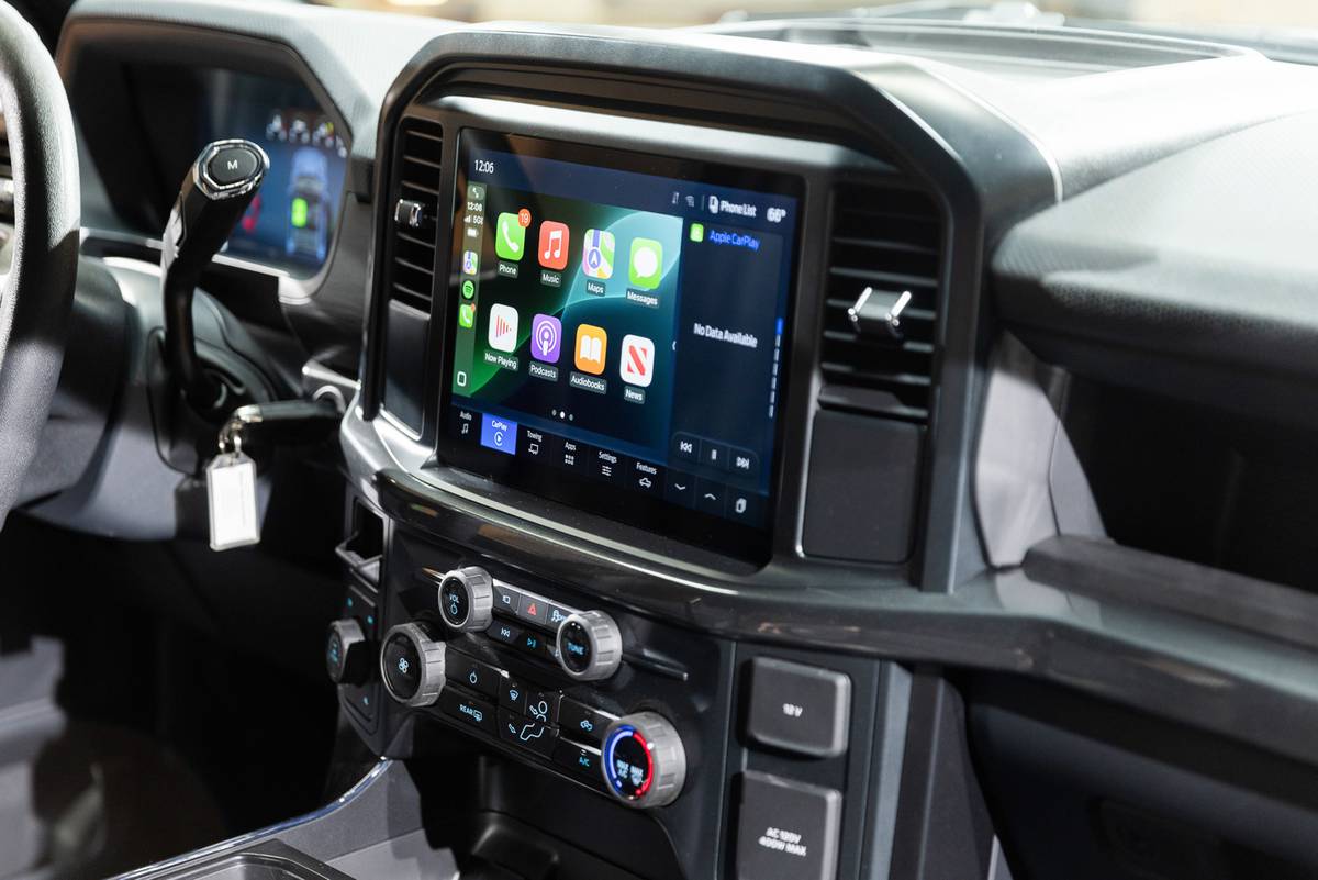 ford f 150 lobo 2025 33 interior center stack display 1 jpg