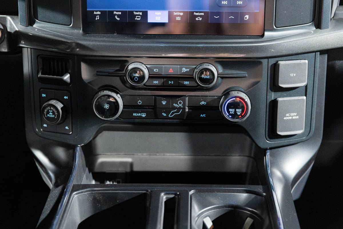ford f 150 lobo 2025 35 interior climate control 1 jpg