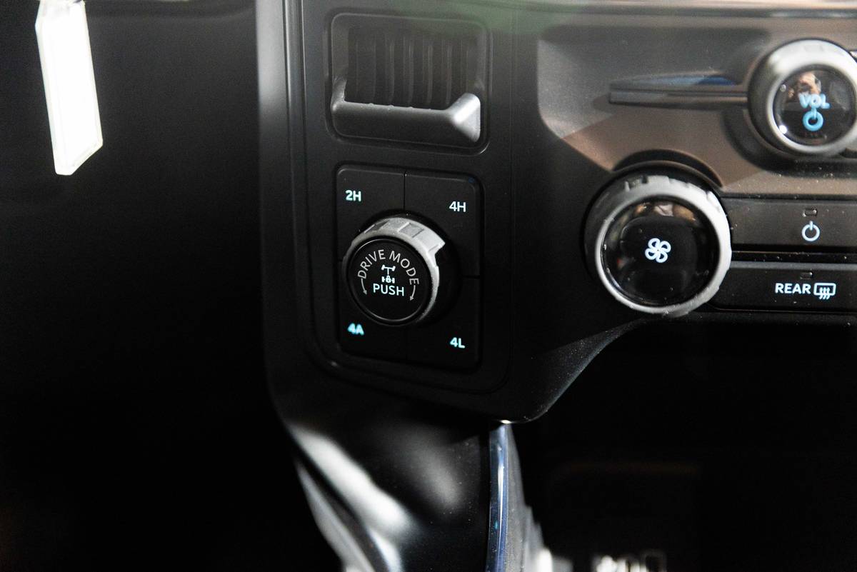 ford f 150 lobo 2025 38 interior drive mode 1 jpg