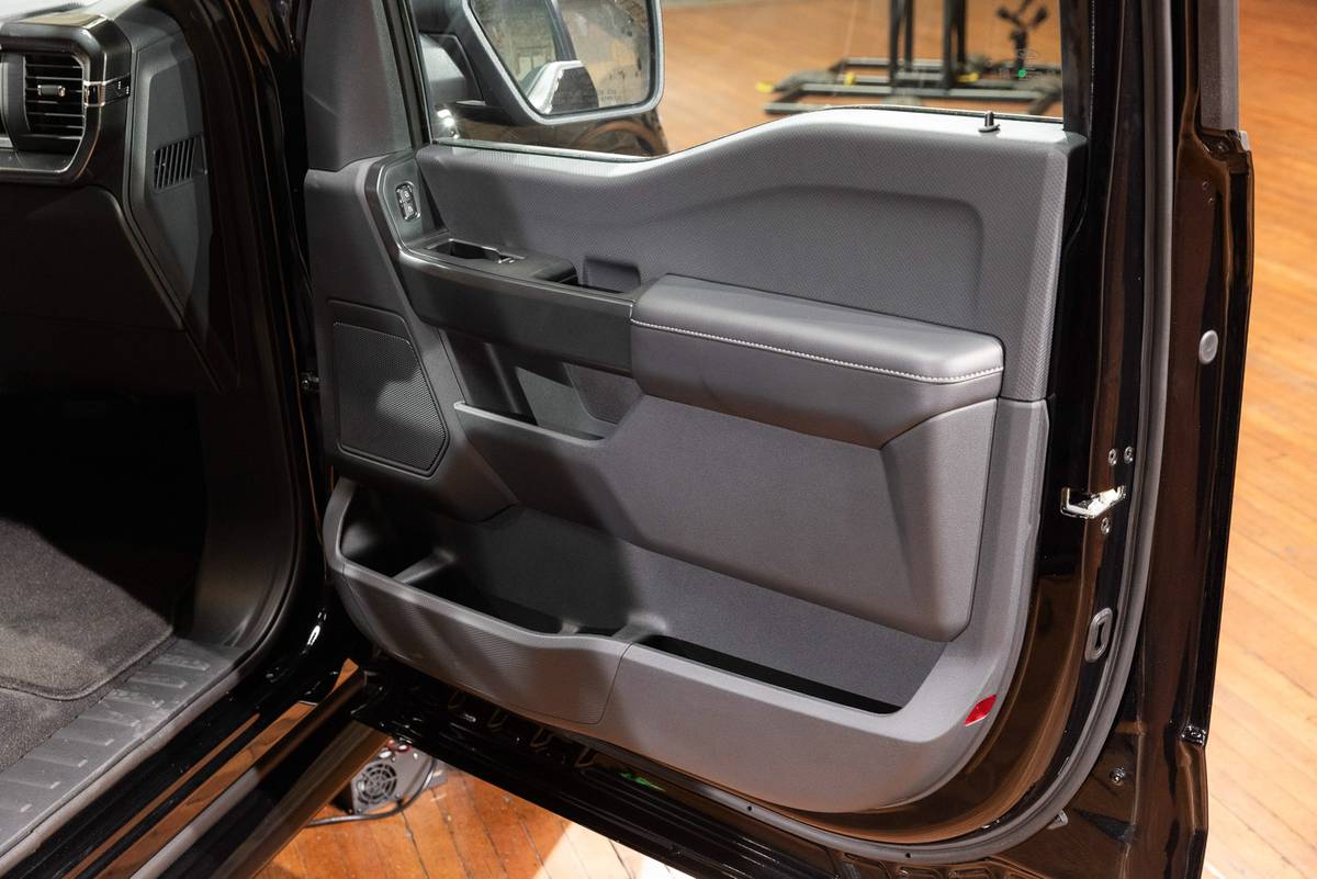 ford f 150 lobo 2025 41 interior door 1 jpg