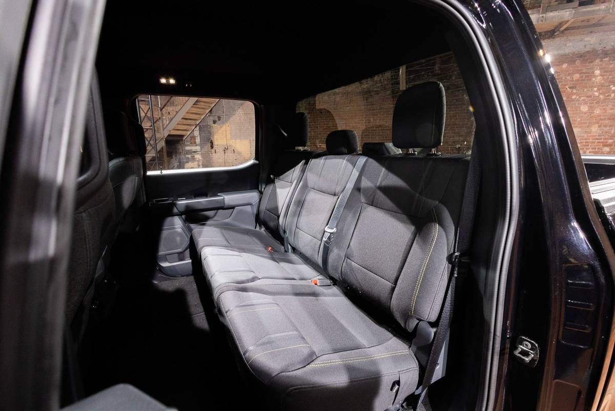 ford f 150 lobo 2025 44 interior backseat 1 jpg