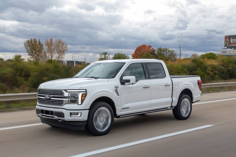 ford-f-150-platinum-2024-18-exterior-dynamic-front-angle