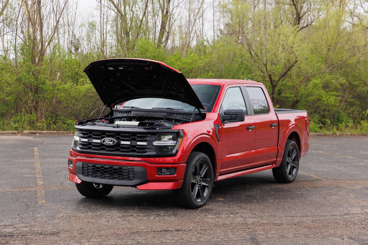 ford f 150 stx lobo supercharged 2025 02 exterior front angle 1 scaled jpg