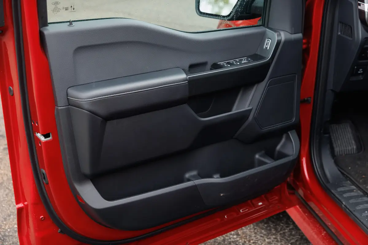 ford f 150 stx lobo supercharged 2025 29 interior door scaled jpg