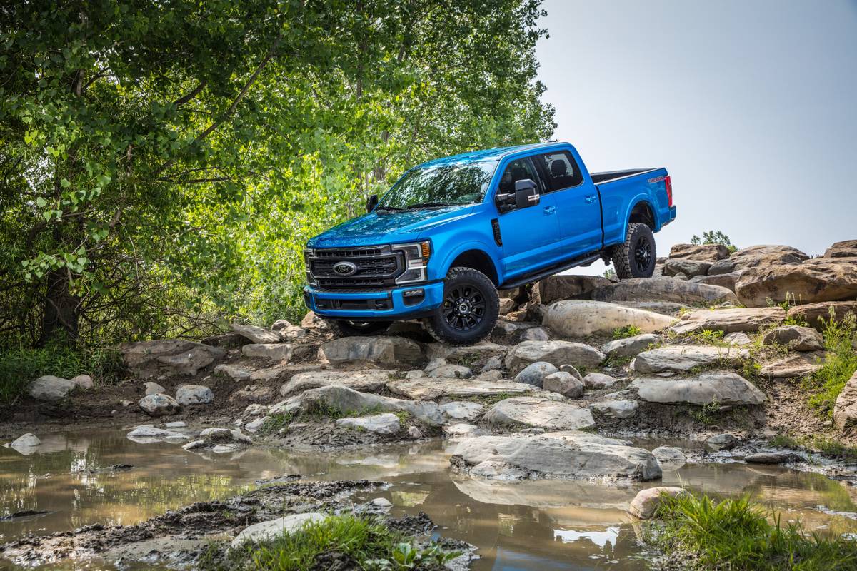 ford f 250 super duty tremor 2020 02 angle blue exterior front off road jpg