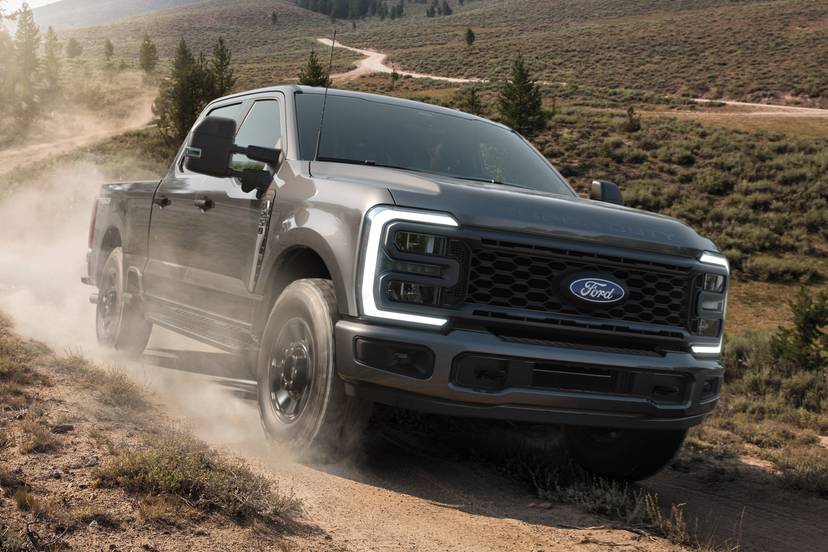 ford-f-250-xl-super-duty_2027_exterior-oem-05