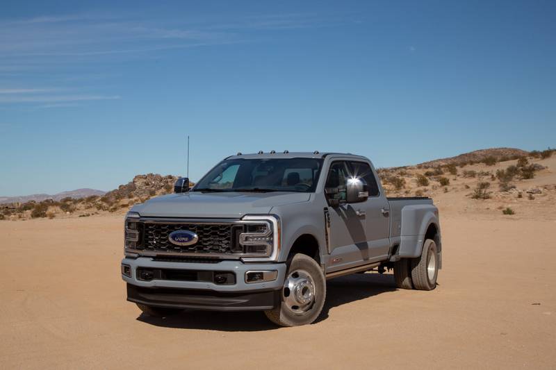 ford-f-350-platinum-2026-01-exterior-front-angle