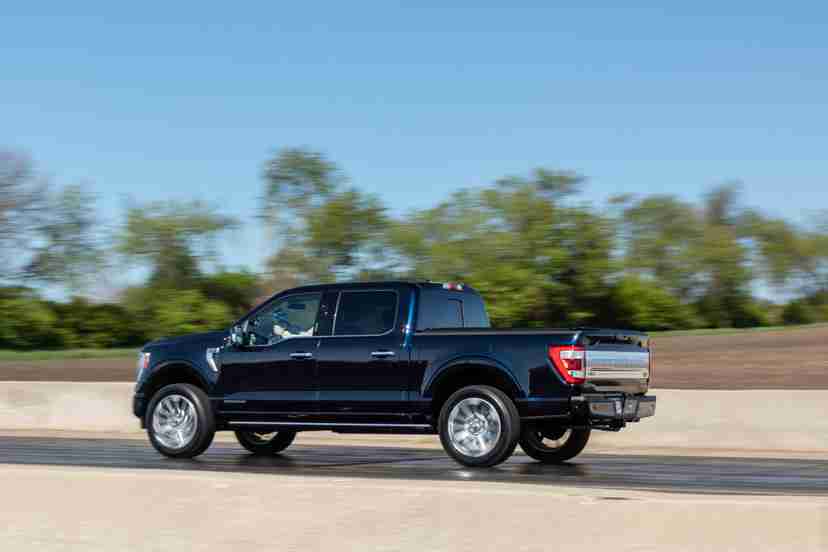 ford-f150-hybrid-supercrew-limited-2021-110-black-dynamic-exterior-rear-angle-truck
