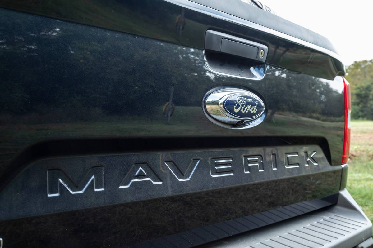 ford maverick 2022 10 angle badge black exterior shadow black truck scaled jpg