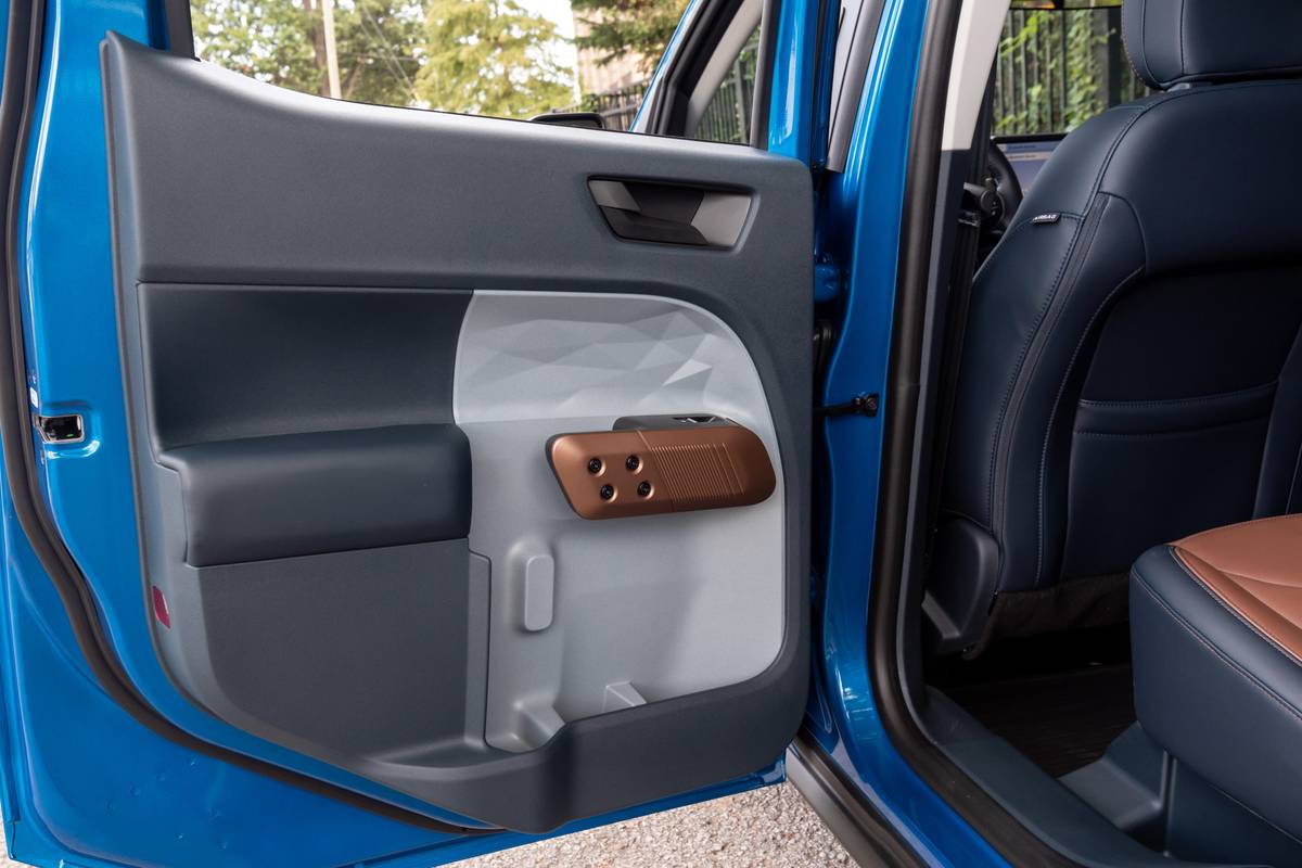 ford maverick 2022 44 controls doors interior truck scaled jpg
