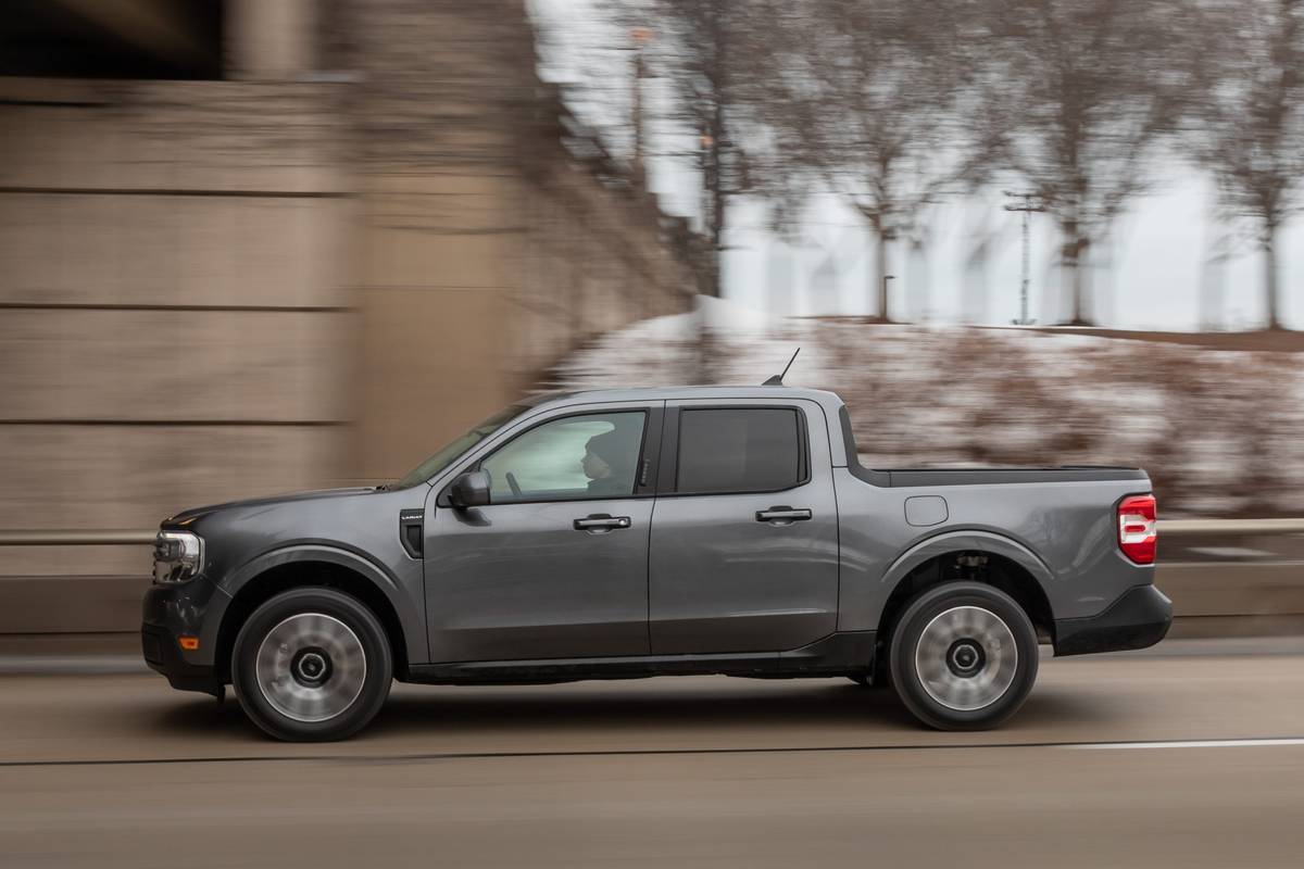 ford-maverick-lariat-2022-04-dynamic-exterior-grey-profile-truck