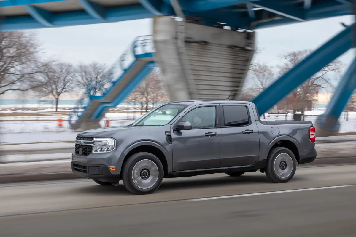 ford maverick lariat 2022 05 dynamic exterior front angle grey truck scaled jpg