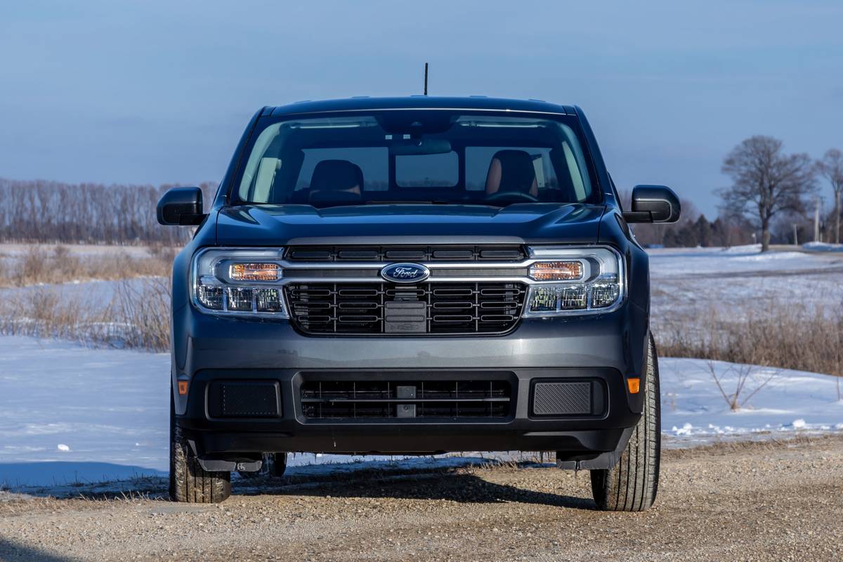 ford-maverick-lariat-2022-09-badge-exterior-grey-grille-headlights-truck