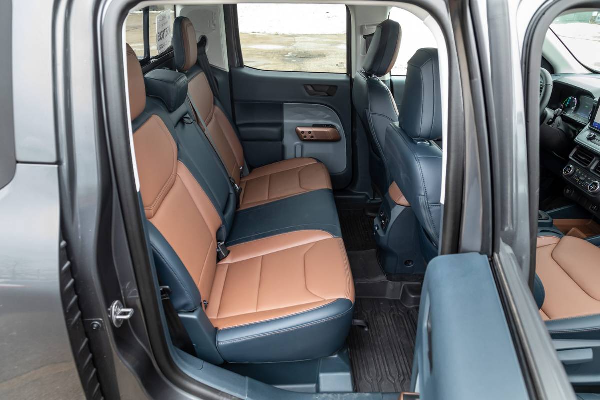 Ford Maverick Lariat 2022 30 Interior Back Row Truck Scaled 