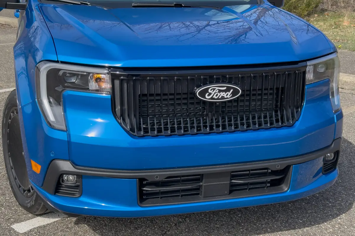 ford maverick lobo 2025 05 exterior front blue scaled jpg