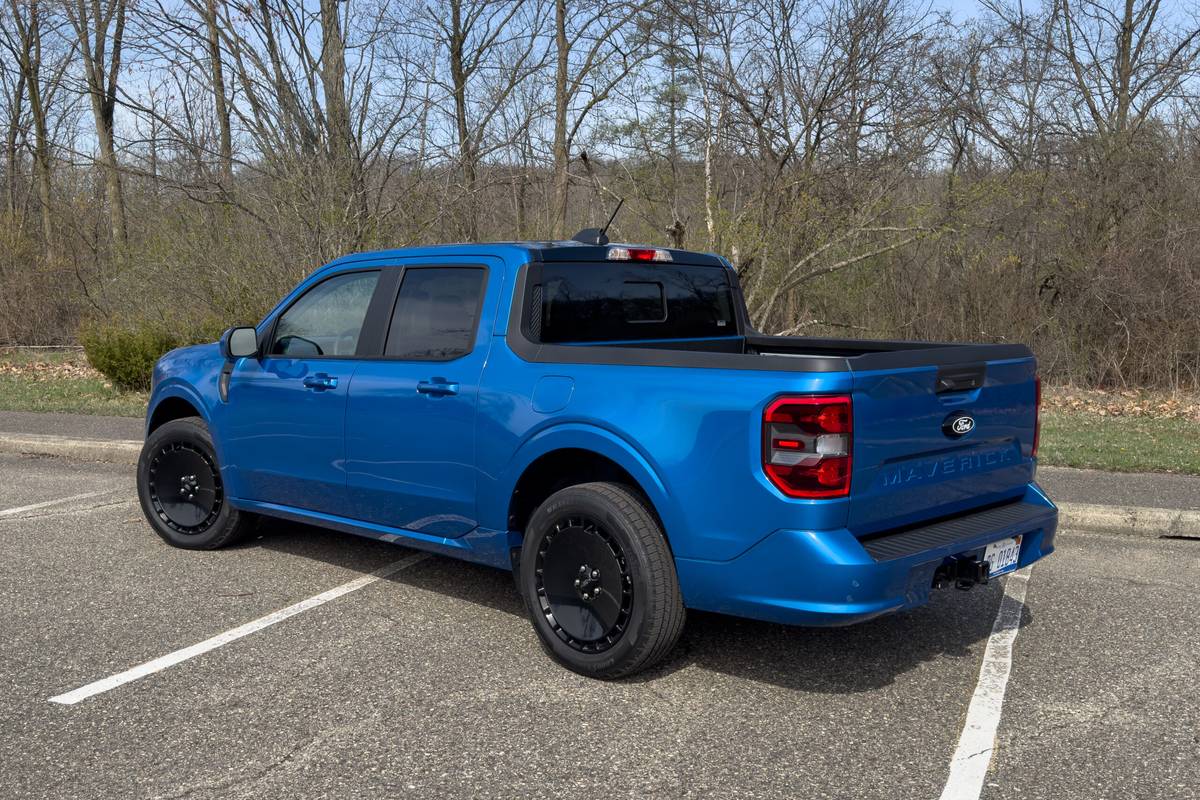 ford maverick lobo 2025 09 exterior rear angle blue scaled jpg