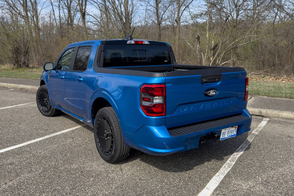 ford maverick lobo 2025 10 exterior rear angle blue scaled jpg