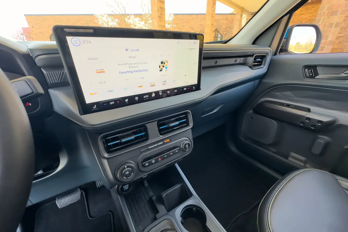 ford maverick lobo 2025 18 interior center stack display scaled jpg