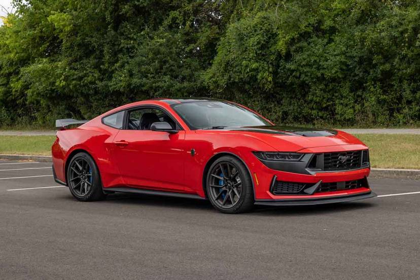 ford-mustang-dark-horse-2024-02-exterior-front-angle