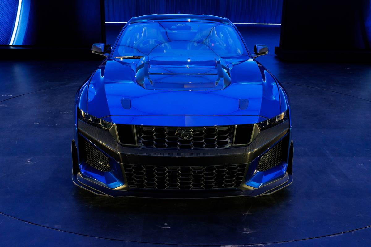 ford mustang dark horse sc 2026 03 exterior front jpg