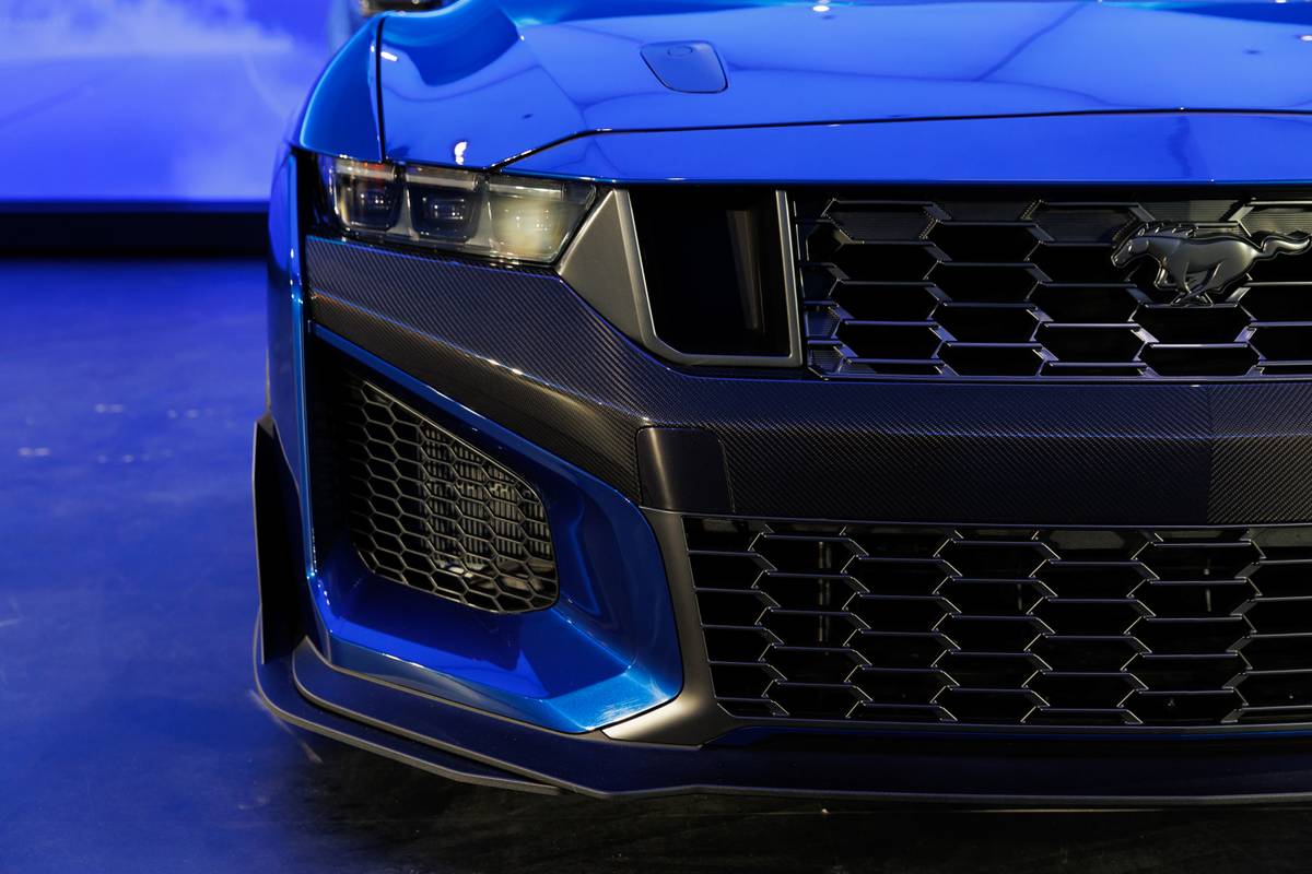 ford mustang dark horse sc 2026 06 exterior headlight jpg