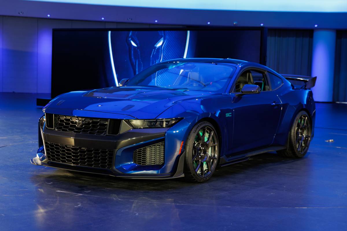 ford mustang dark horse sc 2026 10 exterior front angle jpg
