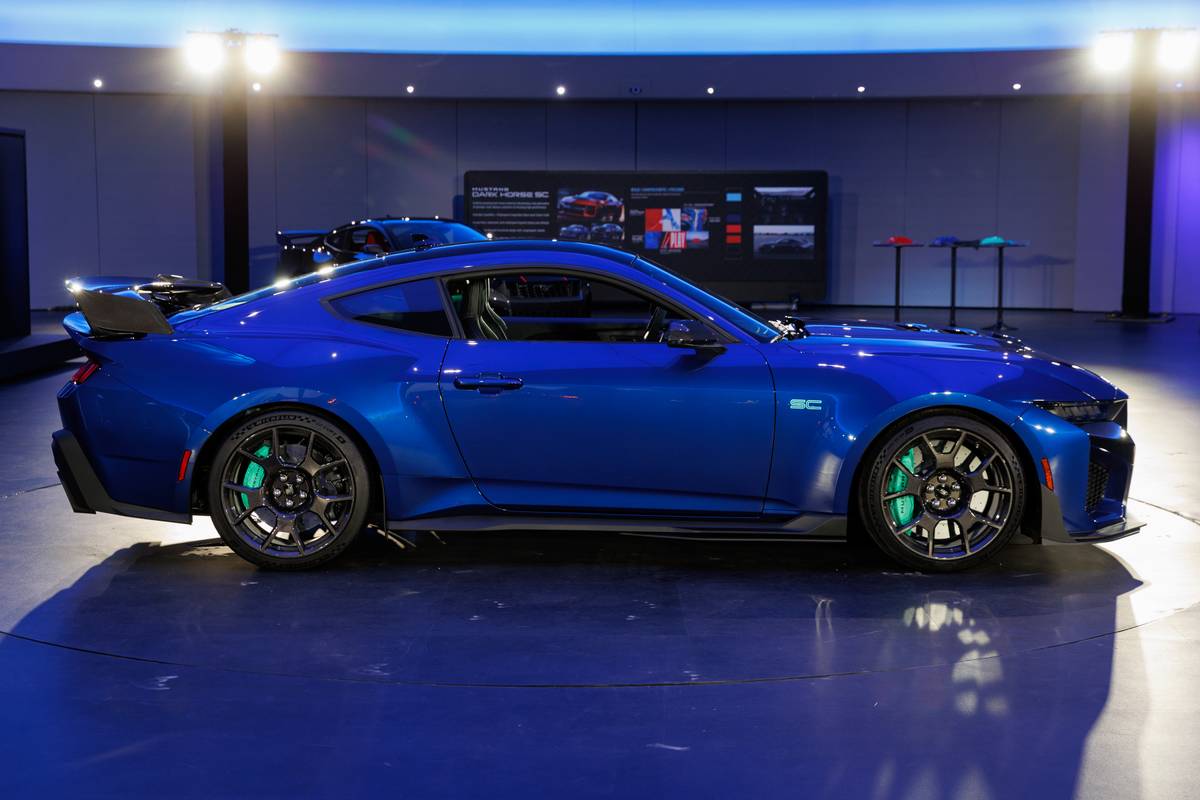 ford mustang dark horse sc 2026 12 exterior profile jpg