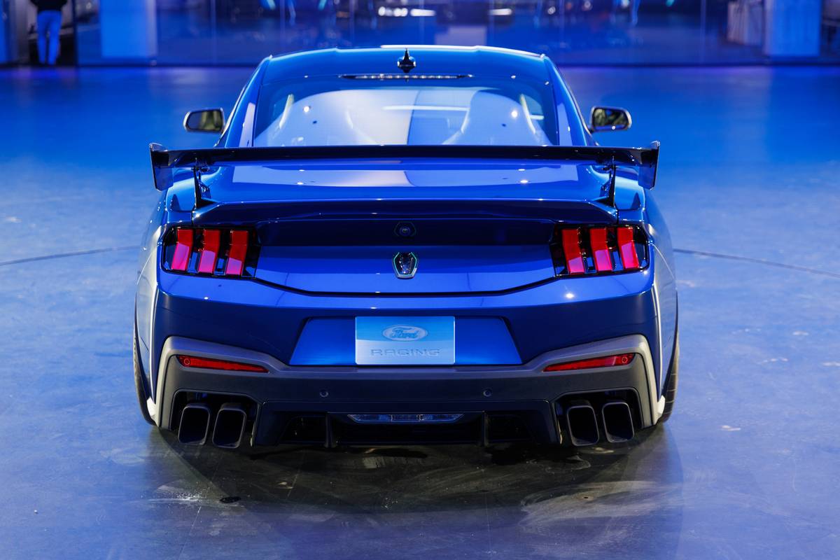 ford mustang dark horse sc 2026 20 exterior rear jpg