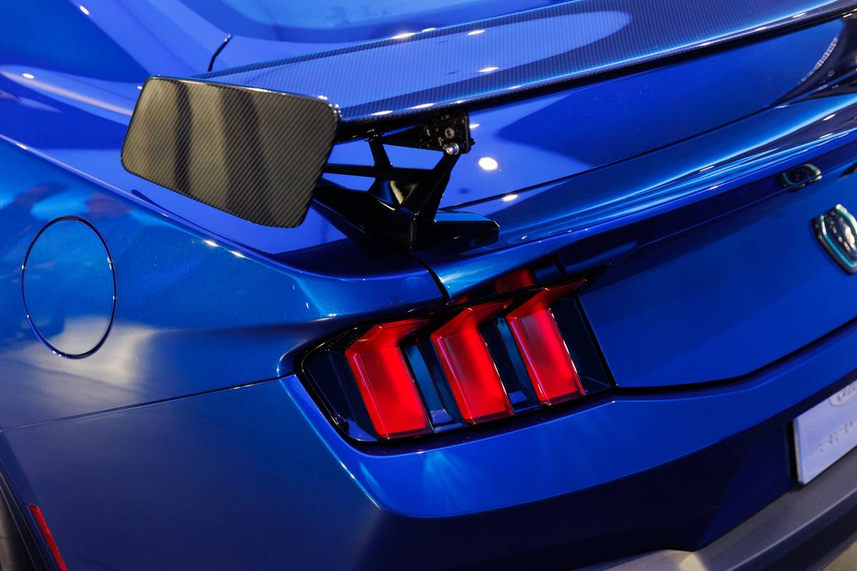 ford mustang dark horse sc 2026 21 exterior taillight jpg