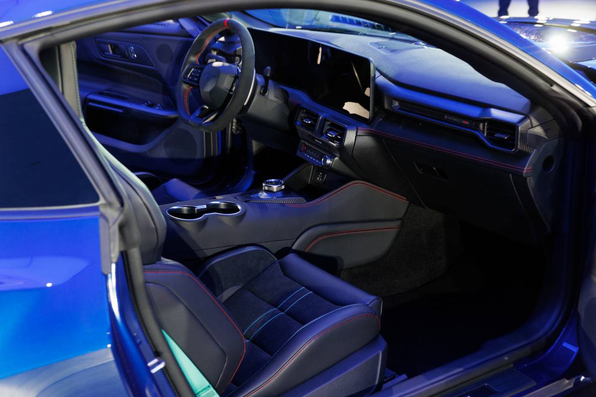 ford mustang dark horse sc 2026 23 interior front row jpg