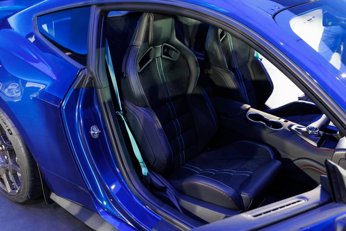 ford mustang dark horse sc 2026 24 interior front row seat jpg