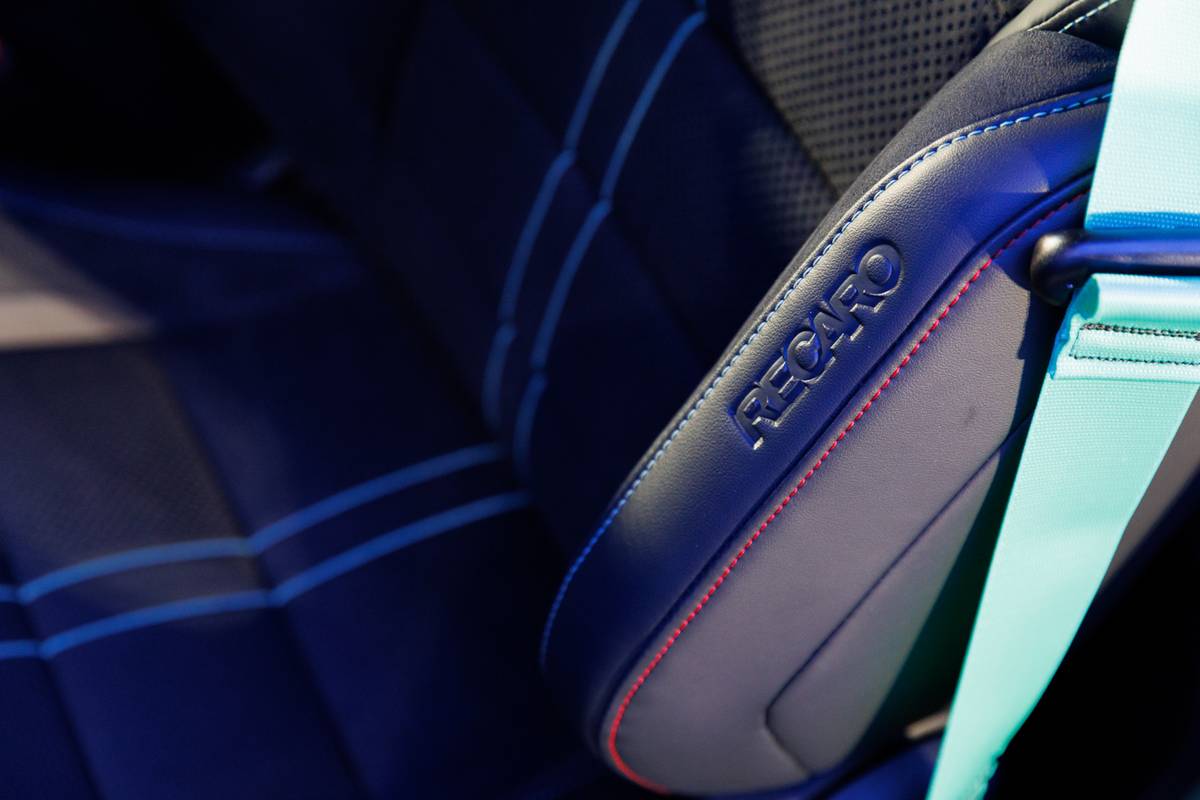 ford mustang dark horse sc 2026 25 interior front row seat jpg