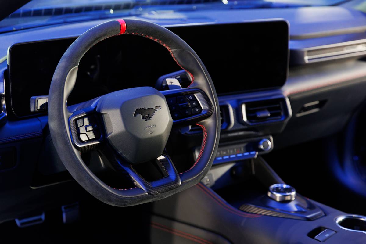 ford mustang dark horse sc 2026 27 interior steering wheel jpg