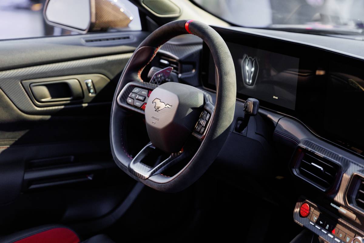 ford mustang dark horse sc 2026 28 interior steering wheel jpg