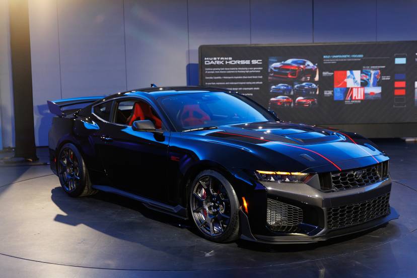 ford-mustang-dark-horse-sc-2026-33-exterior-front-angle