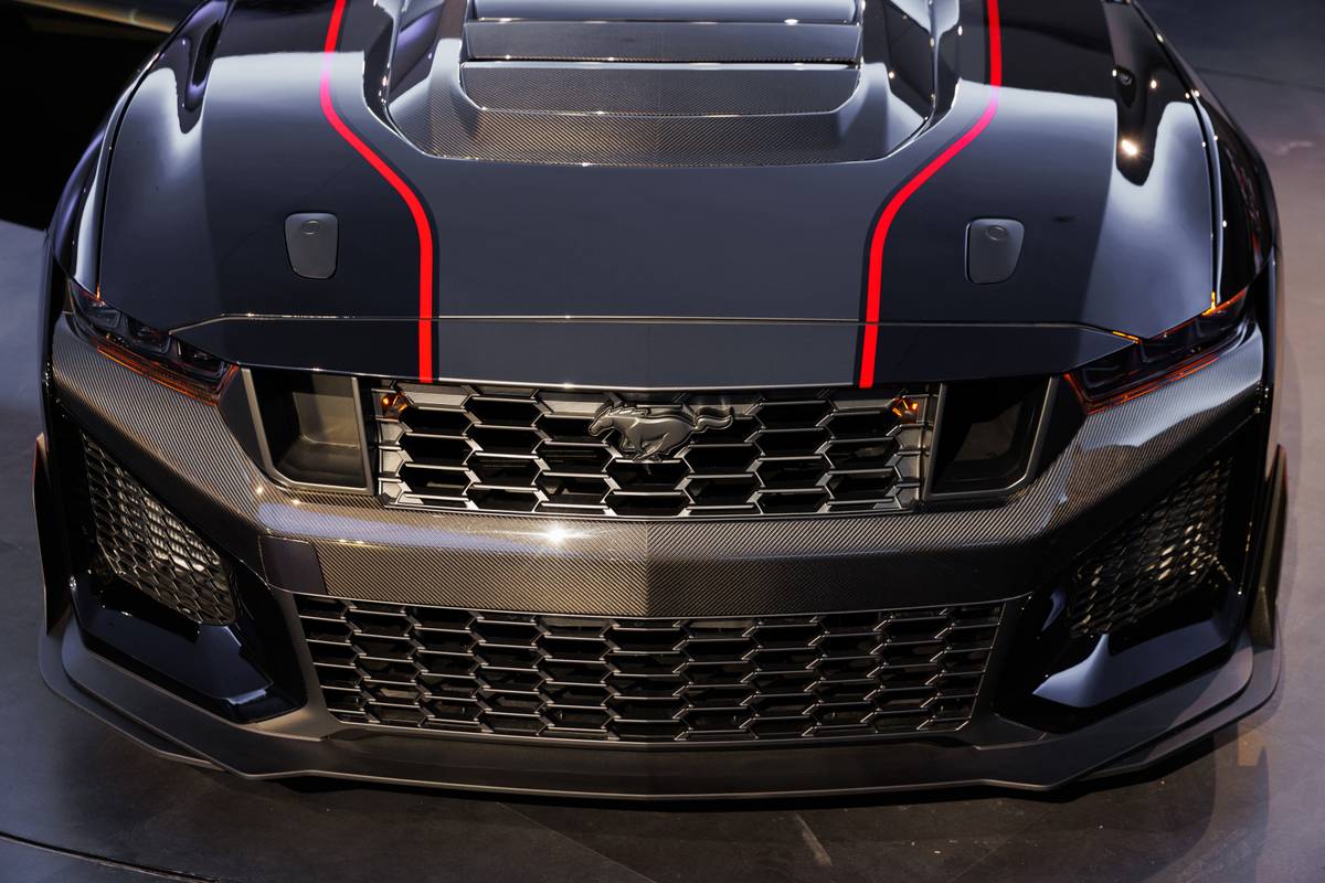 ford mustang dark horse sc 2026 34 exterior front jpg