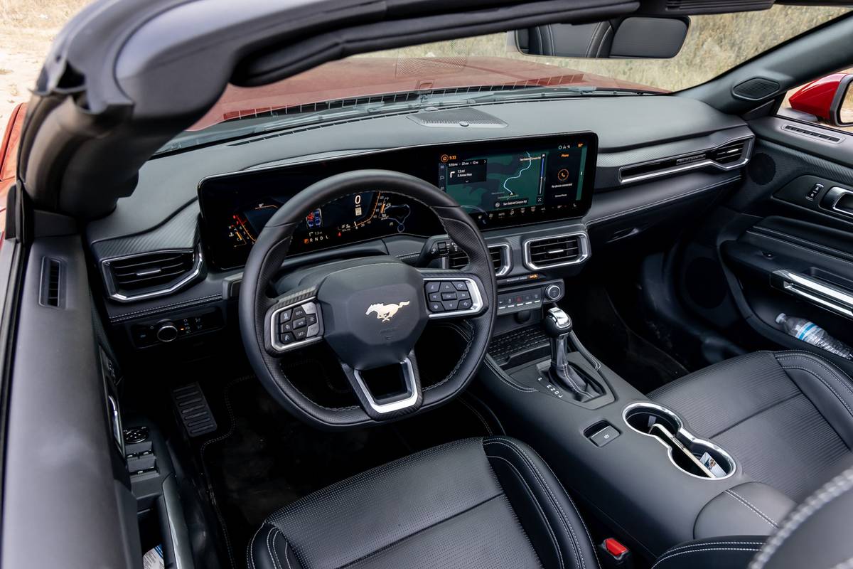 ford mustang ecoboost 2024 25 interior front row jpg
