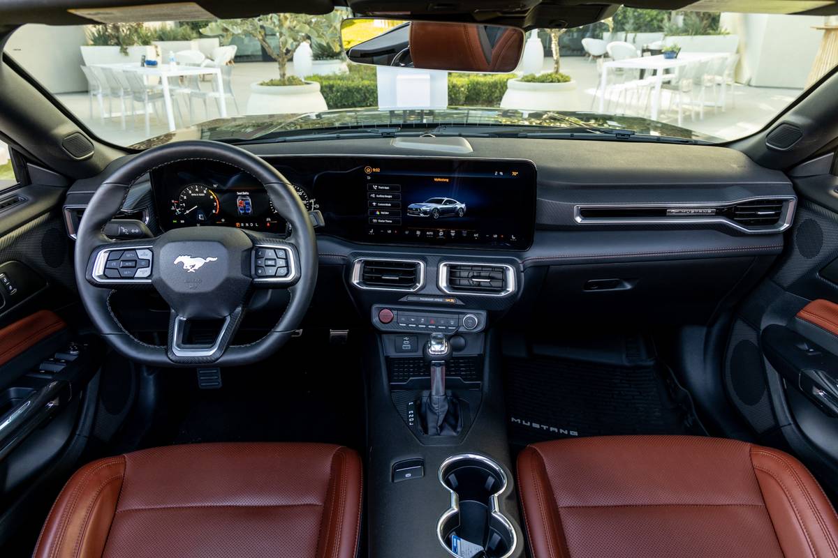 ford mustang ecoboost 2024 36 interior front row jpg